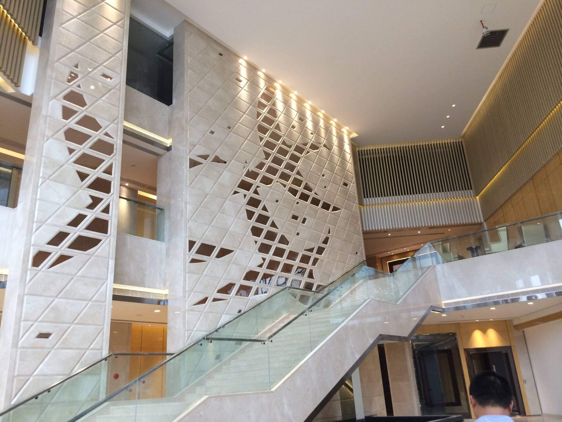 鋁單板商場(chǎng)項(xiàng)目